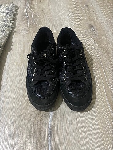 36 Beden Guess ayakkabı