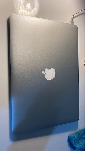 MacBook Air 2015 model 13 inç dizüstü bilgisayar