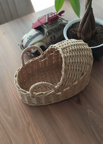 Puset Şeklinde Hasır Sepet
