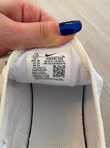 38 Beden beyaz Renk Nike air 270