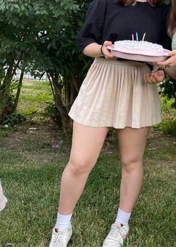 Bej rengi mini tenis eteği