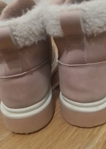 Bej Süet Bağcıklı Kız Botu - Görsel 4