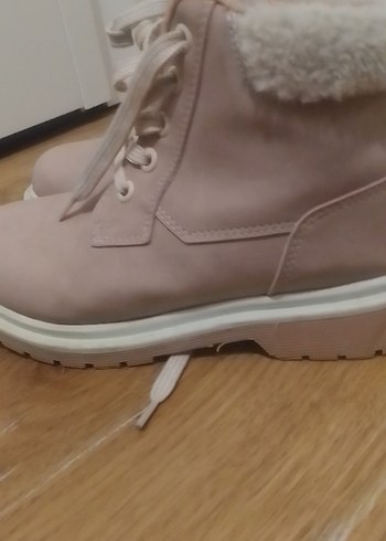 Bej Süet Bağcıklı Kız Botu - Görsel 3