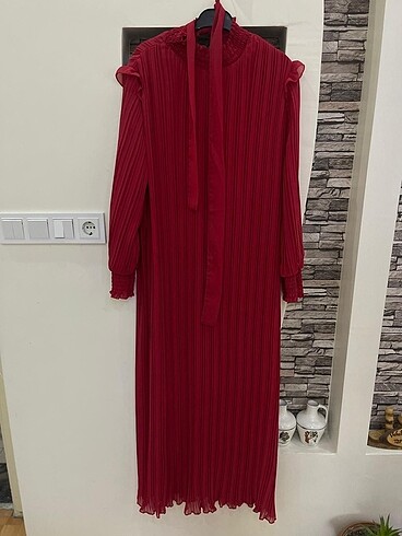 Bordo sık pileli tesettür elbise