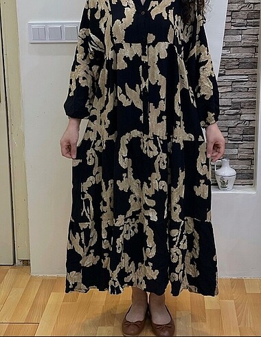 Desenli önü düğmeli elbise