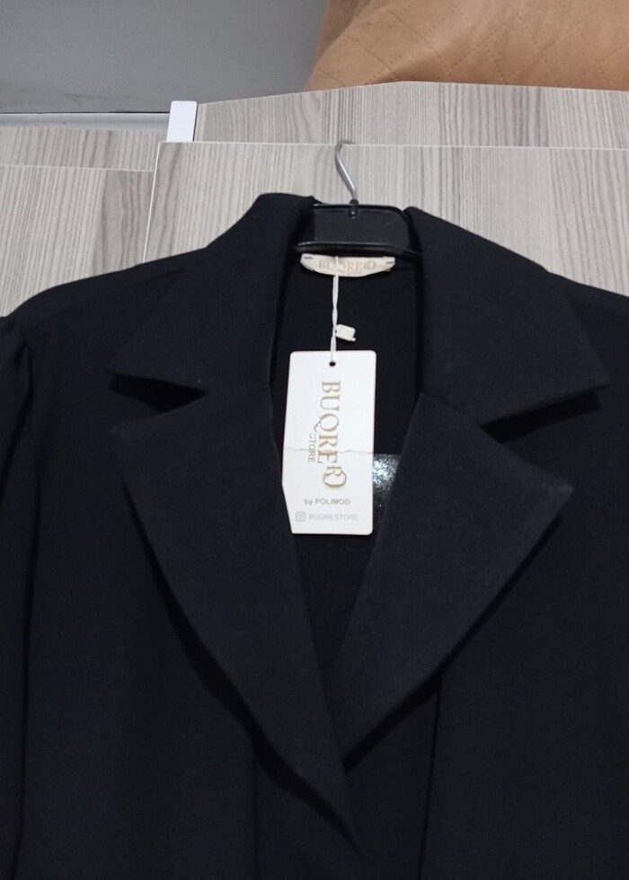 Siyah ipliklikli trençkot - Görsel 2