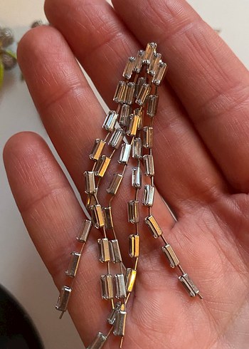 Uzun Gri İşlemeli Kürklü Kadın Küpeler - Görsel 4