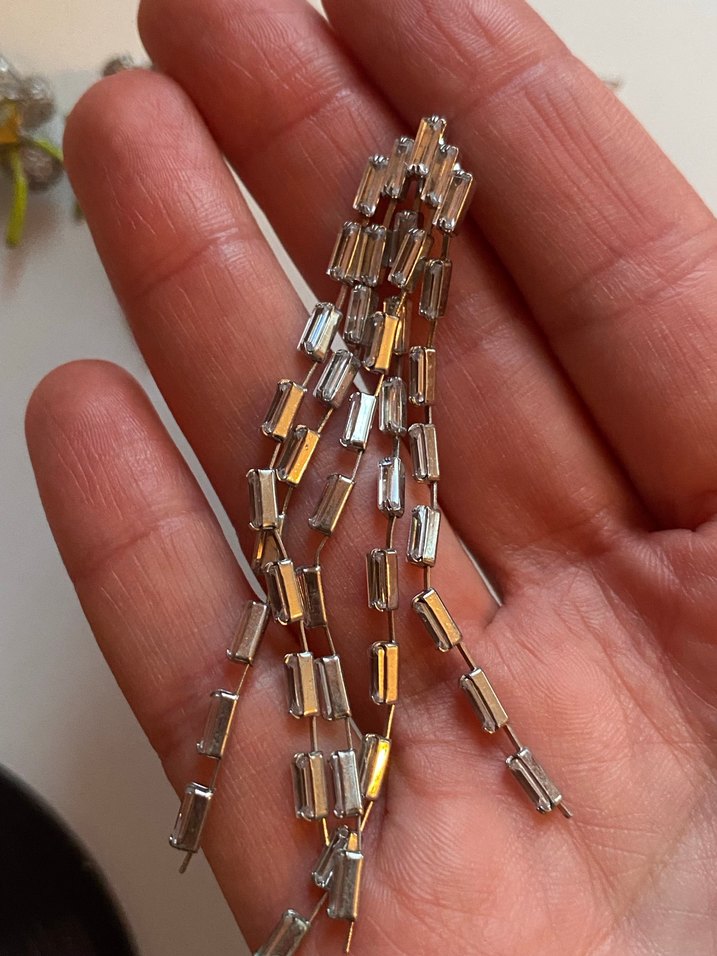 Uzun Gri İşlemeli Kürklü Kadın Küpeler - Görsel 4