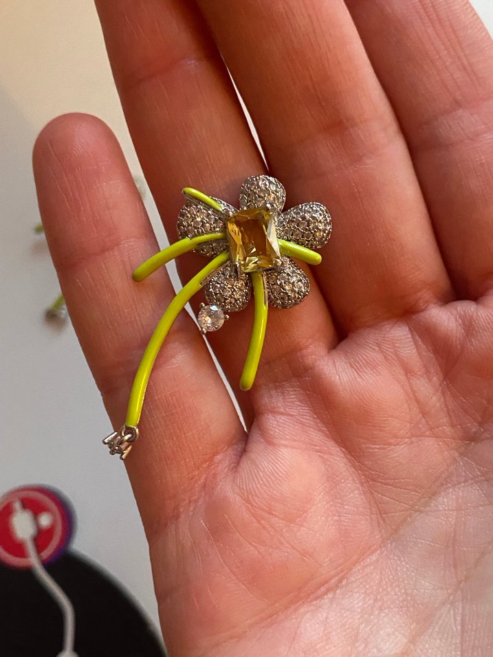 Uzun Gri İşlemeli Kürklü Kadın Küpeler - Görsel 3