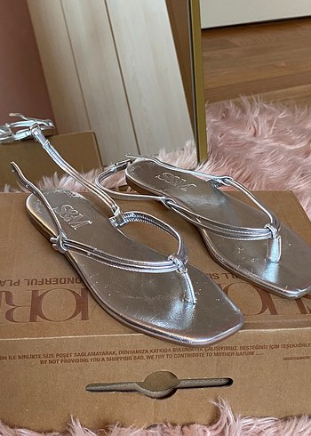 38 Beden gri Renk Gümüş Metal Tokalı İnce Topuklu Kadın Sandalet