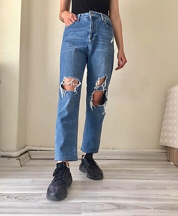 mavi yırtık boyfriend