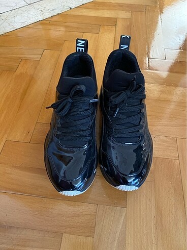 Siyah sneaker