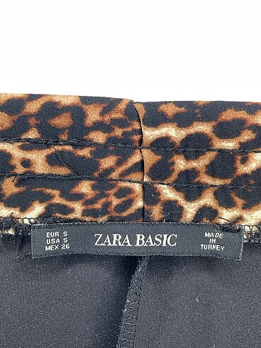 s Beden siyah Renk Zara Düz Kesim %70 İndirimli.
