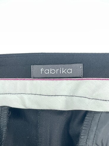 38 Beden siyah Renk Fabrika Kumaş Pantolon %70 İndirimli.