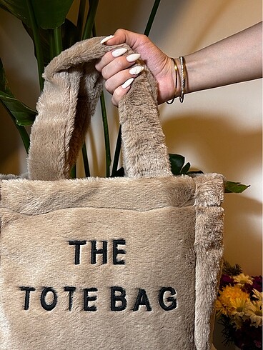 The tote bag peluş çanta