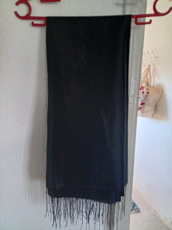 Saten Görünümlü Siyah şal - Görsel 3