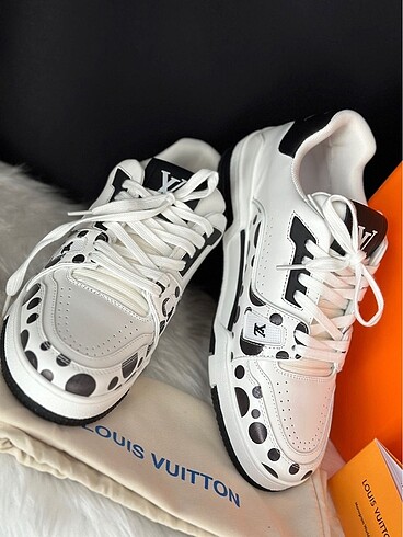 Louis Vuitton sneaker