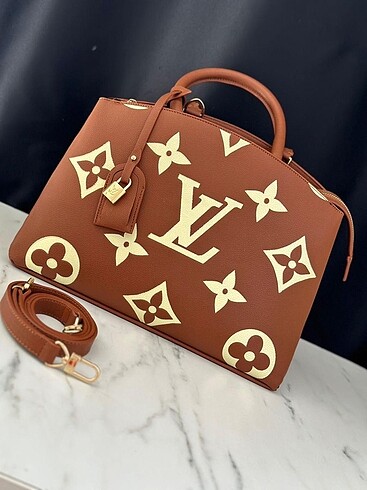 Louis Vuitton çanta