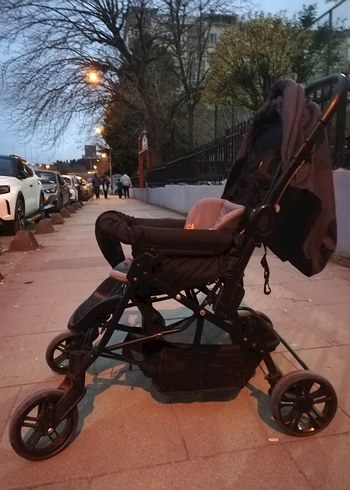 Siyah Bebek Arabası - Görsel 2