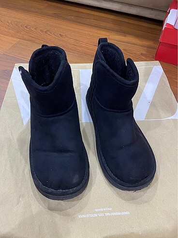 Ugg muadil kısa süet bot