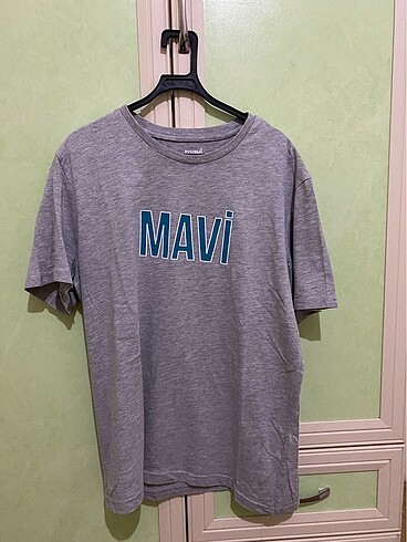 Mavi marka gri tişört