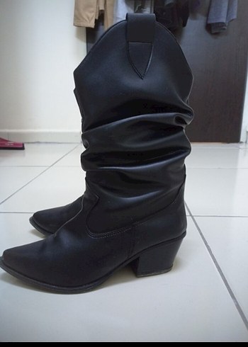 40 Beden Kadın Siyah Deri Gotik Topuklu Bot