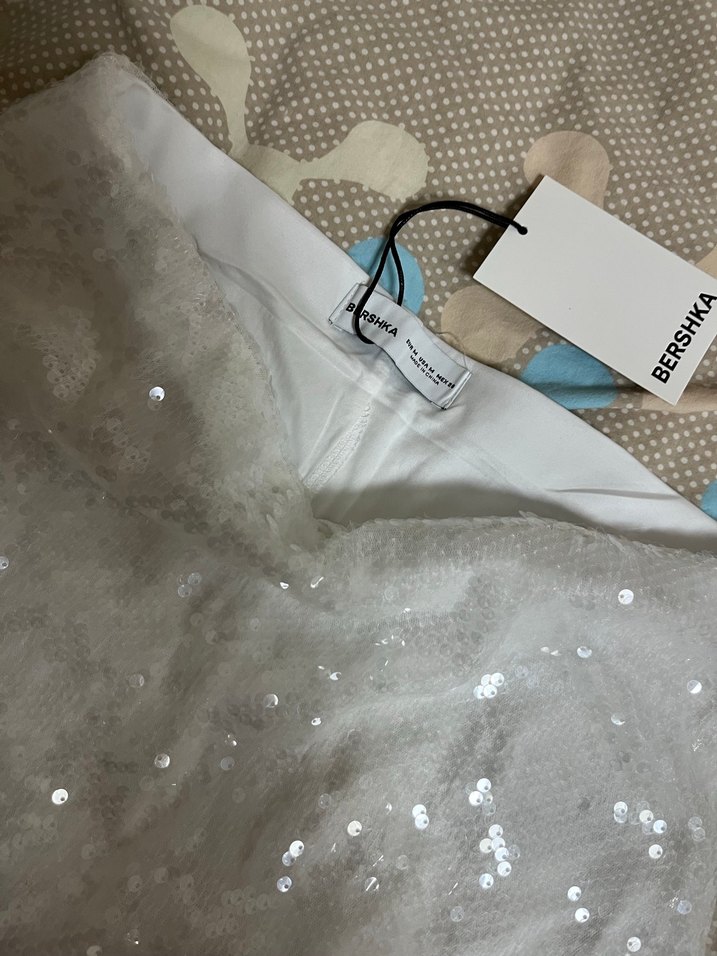 Bershka pullu mini etek m beden etiketli - Görsel 4