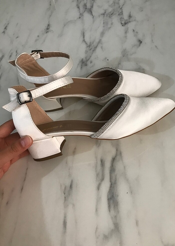 Kırık beyaz topuklu ayakkabı - Görsel 3