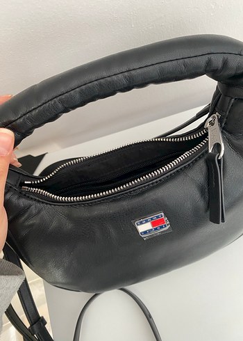 Tommy Hilfiger Siyah Deri Mini Hobo Çanta - Görsel 6