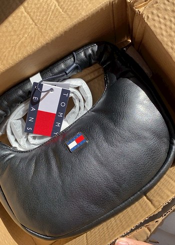 Tommy Hilfiger Siyah Deri Mini Hobo Çanta - Görsel 9