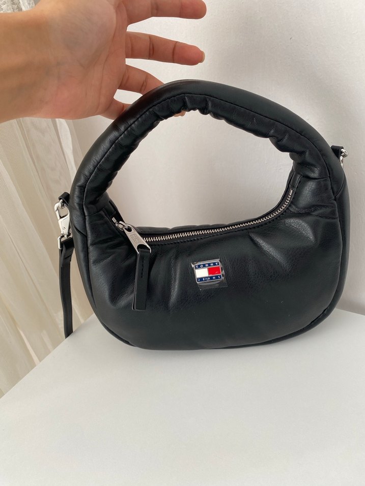 Tommy Hilfiger Siyah Deri Mini Hobo Çanta - Görsel 2