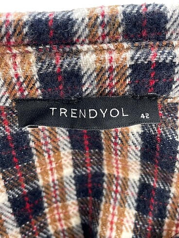 42 Beden çeşitli Renk Trendyol & Milla Gömlek %70 İndirimli.