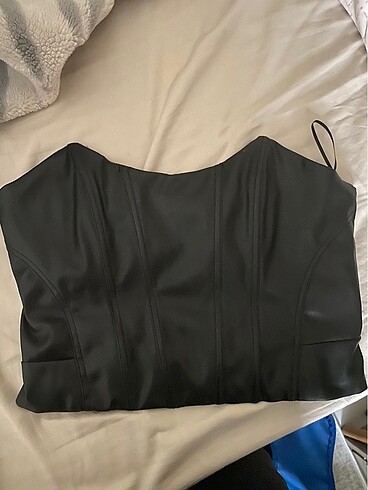 l Beden BERSHKA deri crop