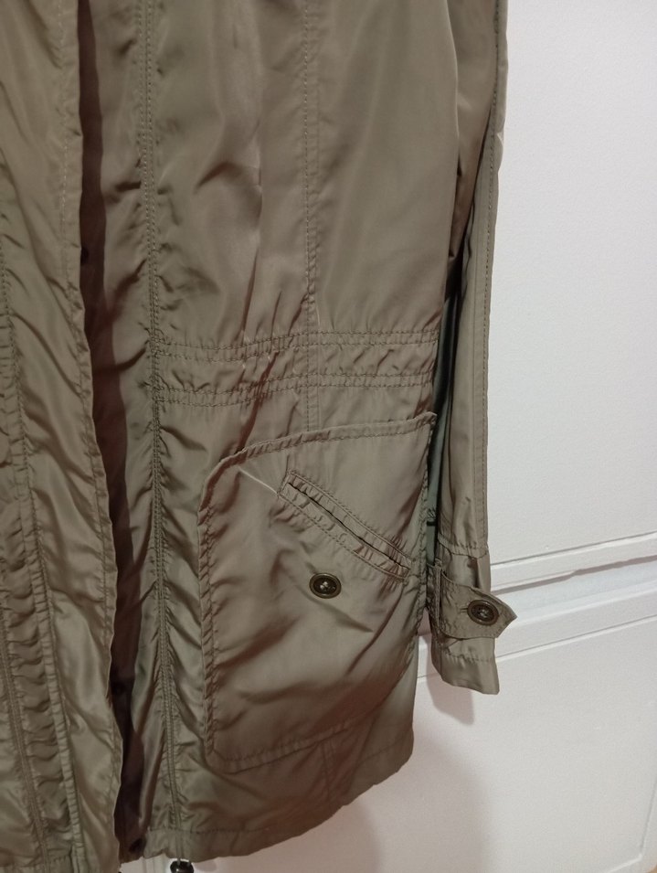 Kapüşonlu Uzun Kollu Kadın Yağmurluk - Görsel 2