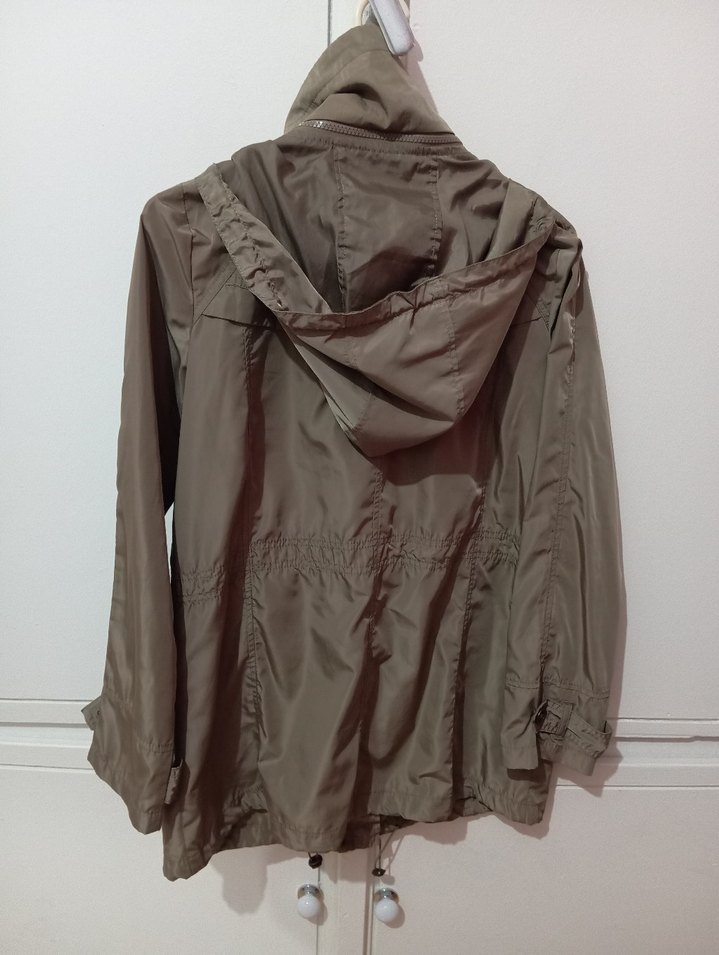 Kapüşonlu Uzun Kollu Kadın Yağmurluk - Görsel 3