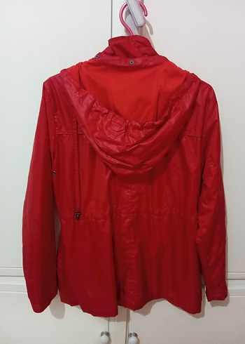 Kadın Kırmızı Düğmeli Midi Yağmurluk - Görsel 4