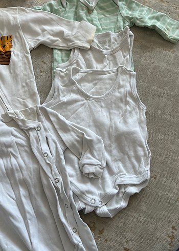 Uzun Kollu Beyaz Bebek Hastane Tulumu - Görsel 2