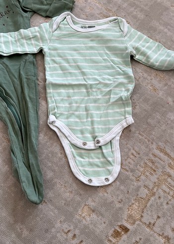 Uzun Kollu Yeşil Bebek Hastane Tulumu - Görsel 3