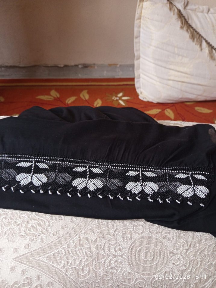 Siyah Nakışlı Yatak Örtüsü - Görsel 2