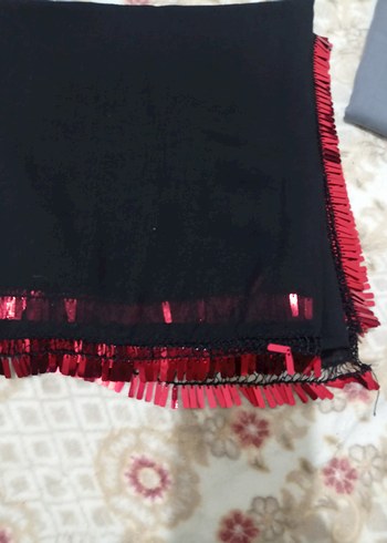 Püsküllü Kırmızı Siyah Gotik Kadın Fular - Görsel 2