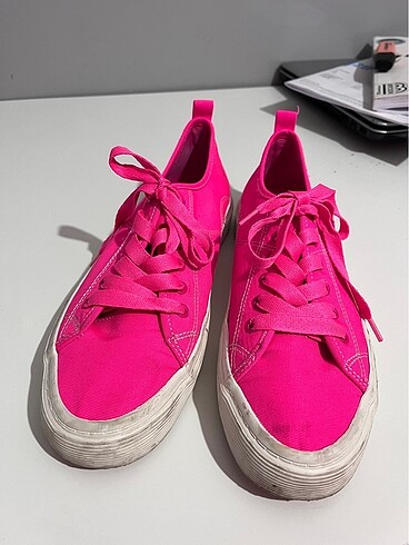 38 Beden pembe Renk Bershka Neon Pembe Spor Ayakkabı