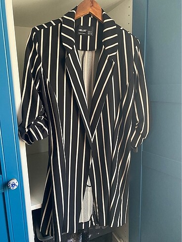 Astarsiz siyah beyaz cizgili yazlik blazer