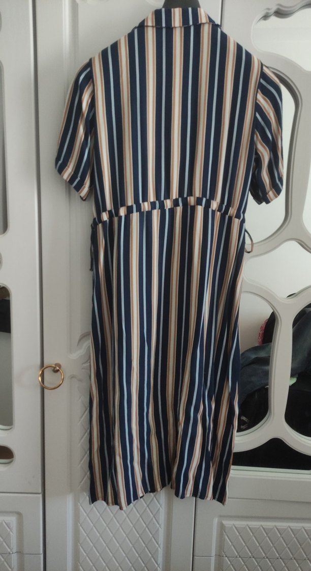 Çizgili Düğmeli V Yaka Uzun Elbise - Görsel 4