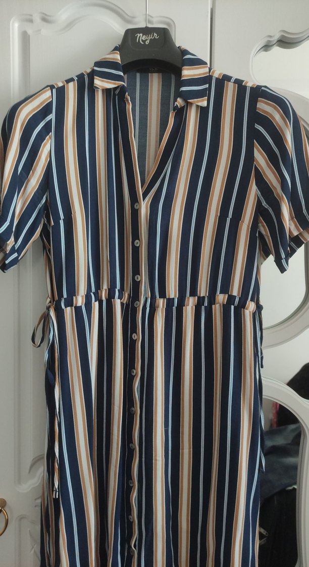 Çizgili Düğmeli V Yaka Uzun Elbise - Görsel 3