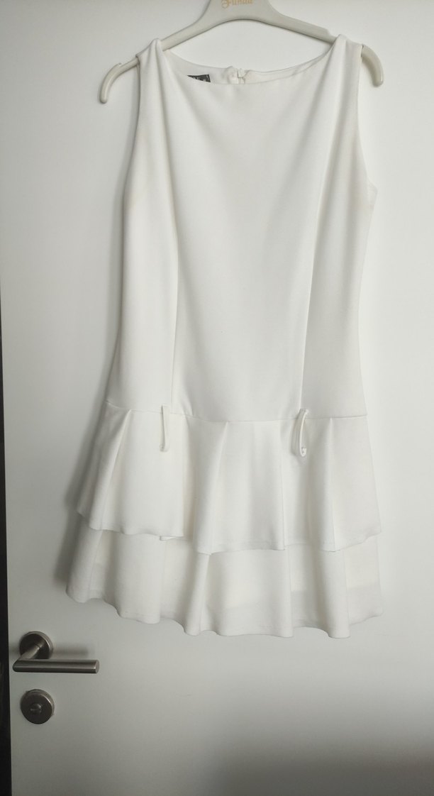 Beyaz Kolsuz Fırfırlı Elbise - Görsel 2