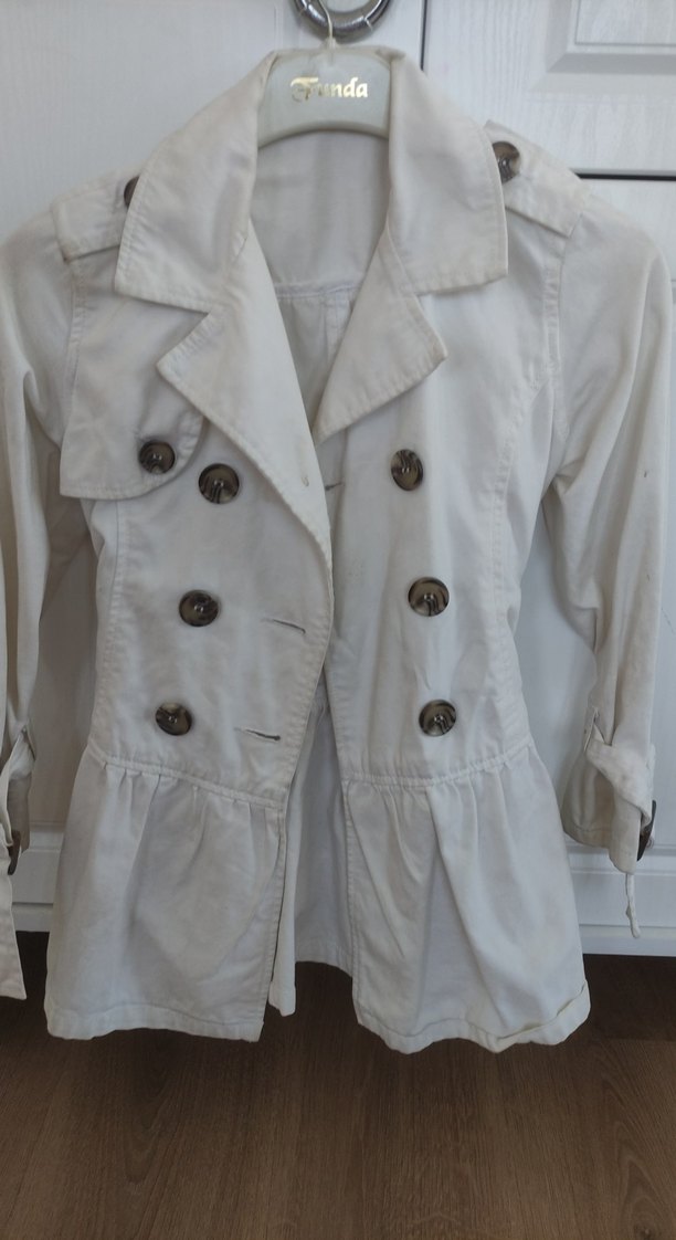 Düğmeli Beyaz Kadın Trençkot - Görsel 2