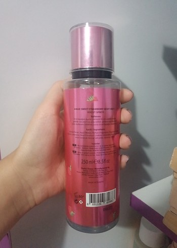 Diğer Angie Sweet Strawberry Vücut Spreyi