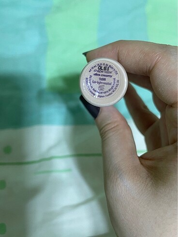  Beden Tarte shape tape creamy 16N