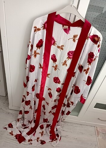 l Beden Saten pijama takımı ve kuşaklı sabahlık 