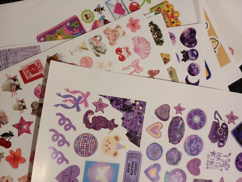 oyuncak kutusu ve sticker - Görsel 3